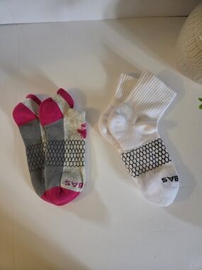 Womens Bomba Ankle Athletic Socks - White & Gray with Pink Accents Size Medium